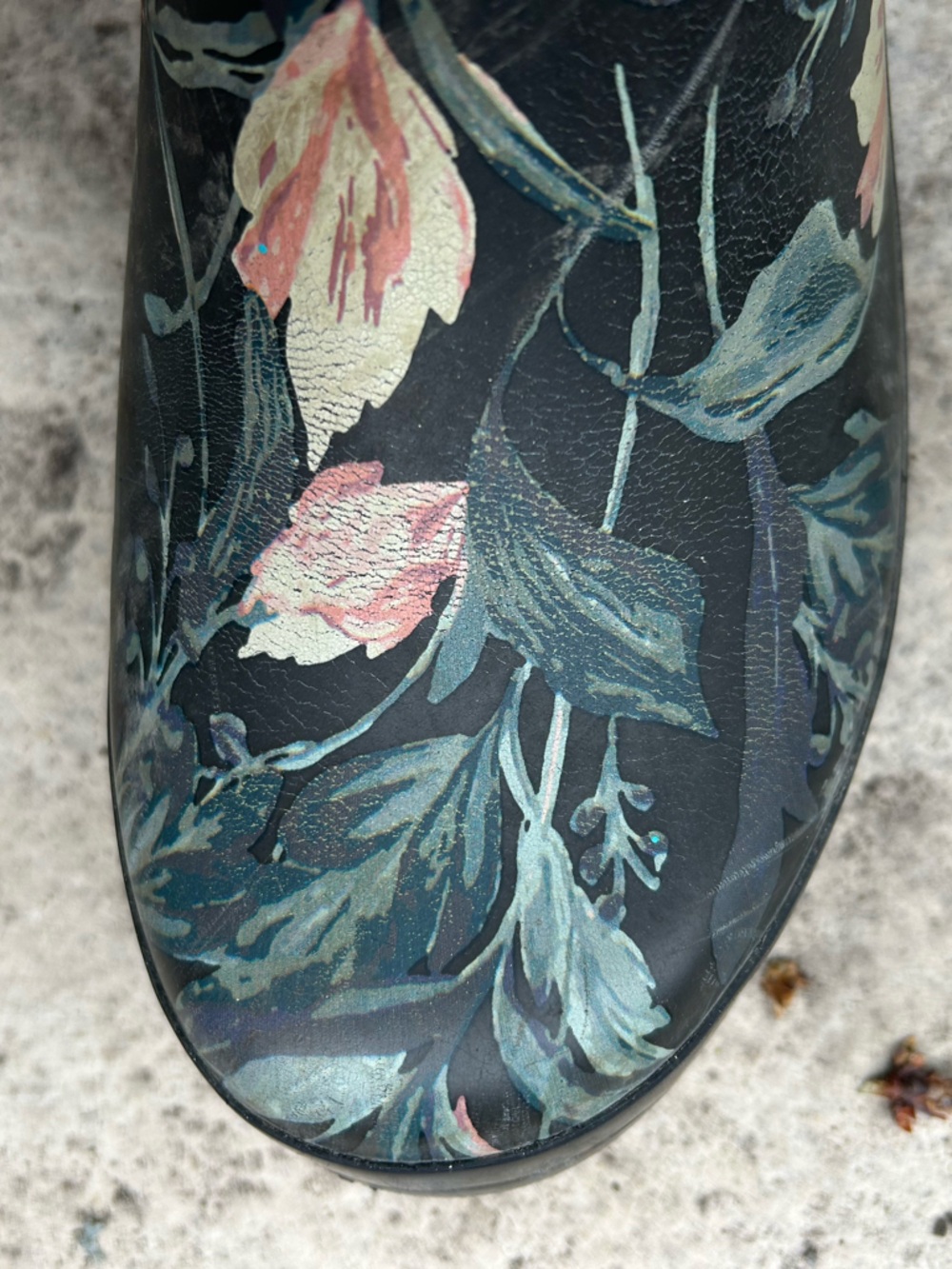 Target Floral Rain Boots, size 9 - Picture 7 of 13